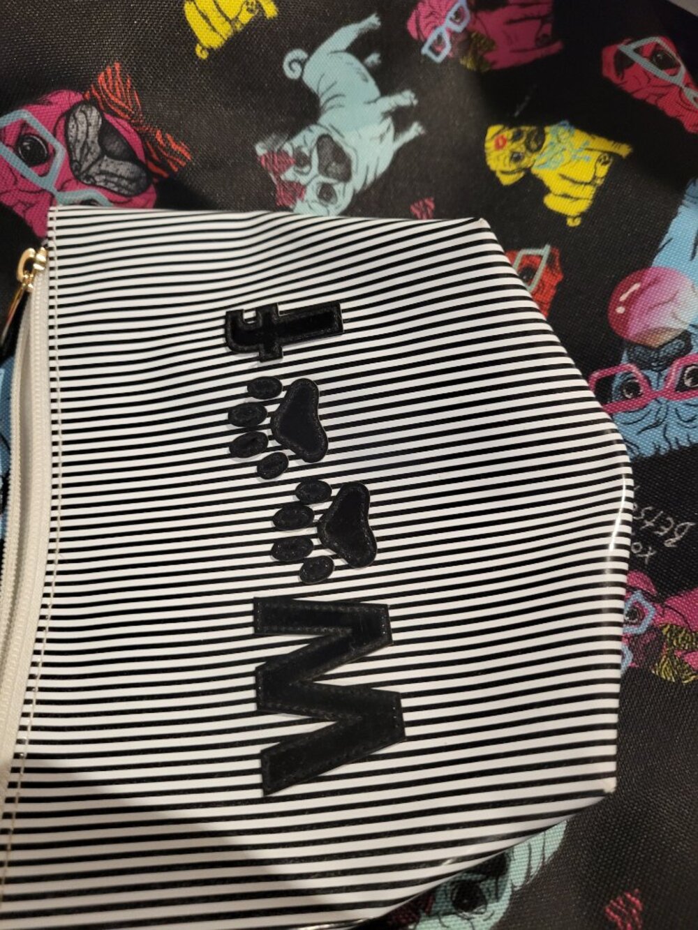 Betsey Johnson Pug Weekender Bag & Lunch Tote - Picture 12 of 13